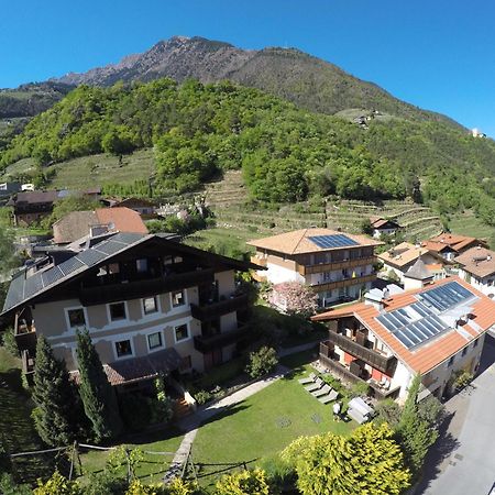 Ferienwohnungen St Hippolyt Mit Hallenbad Lagundo Exteriör bild
