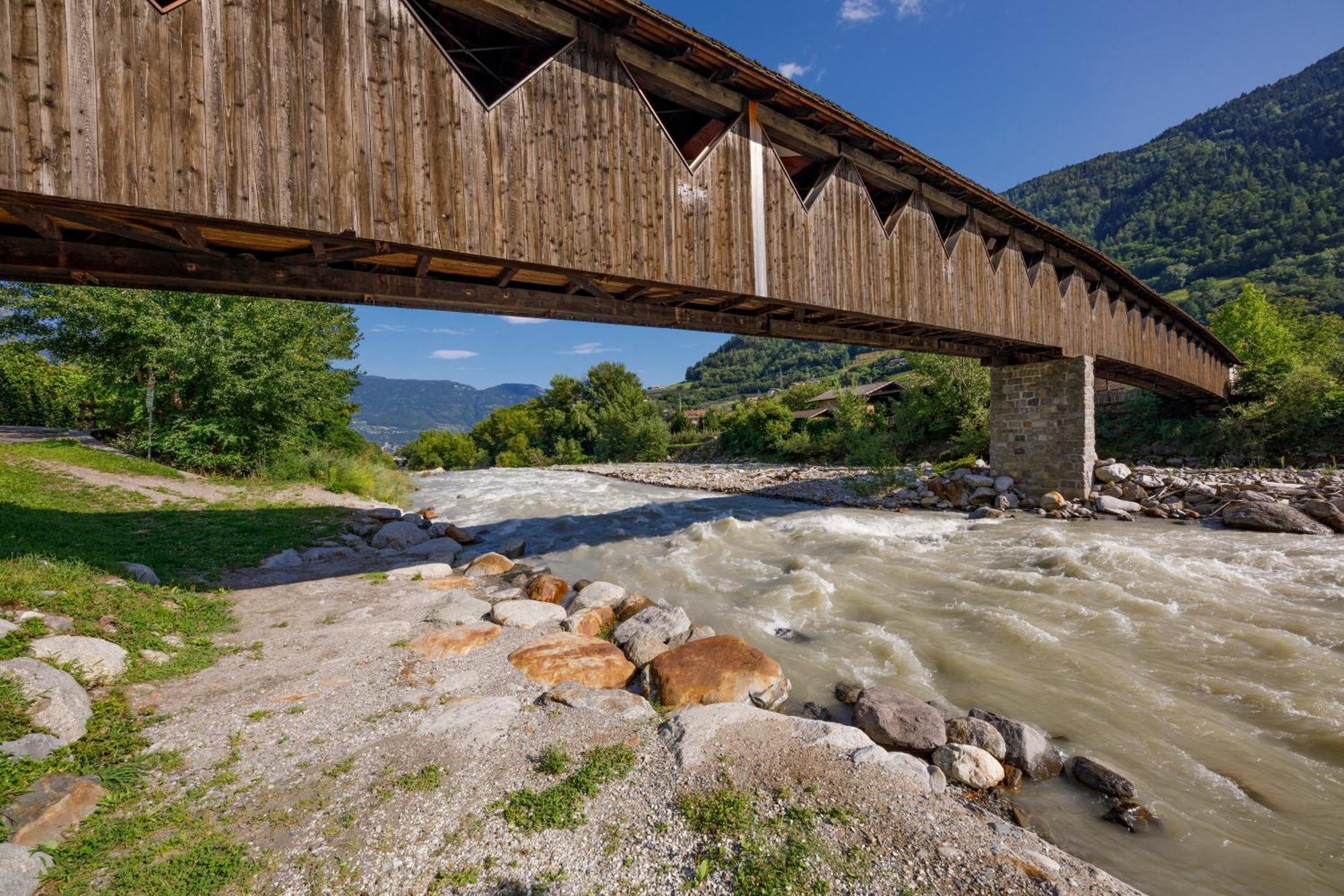 Ferienwohnungen St Hippolyt Mit Hallenbad Lagundo Exteriör bild