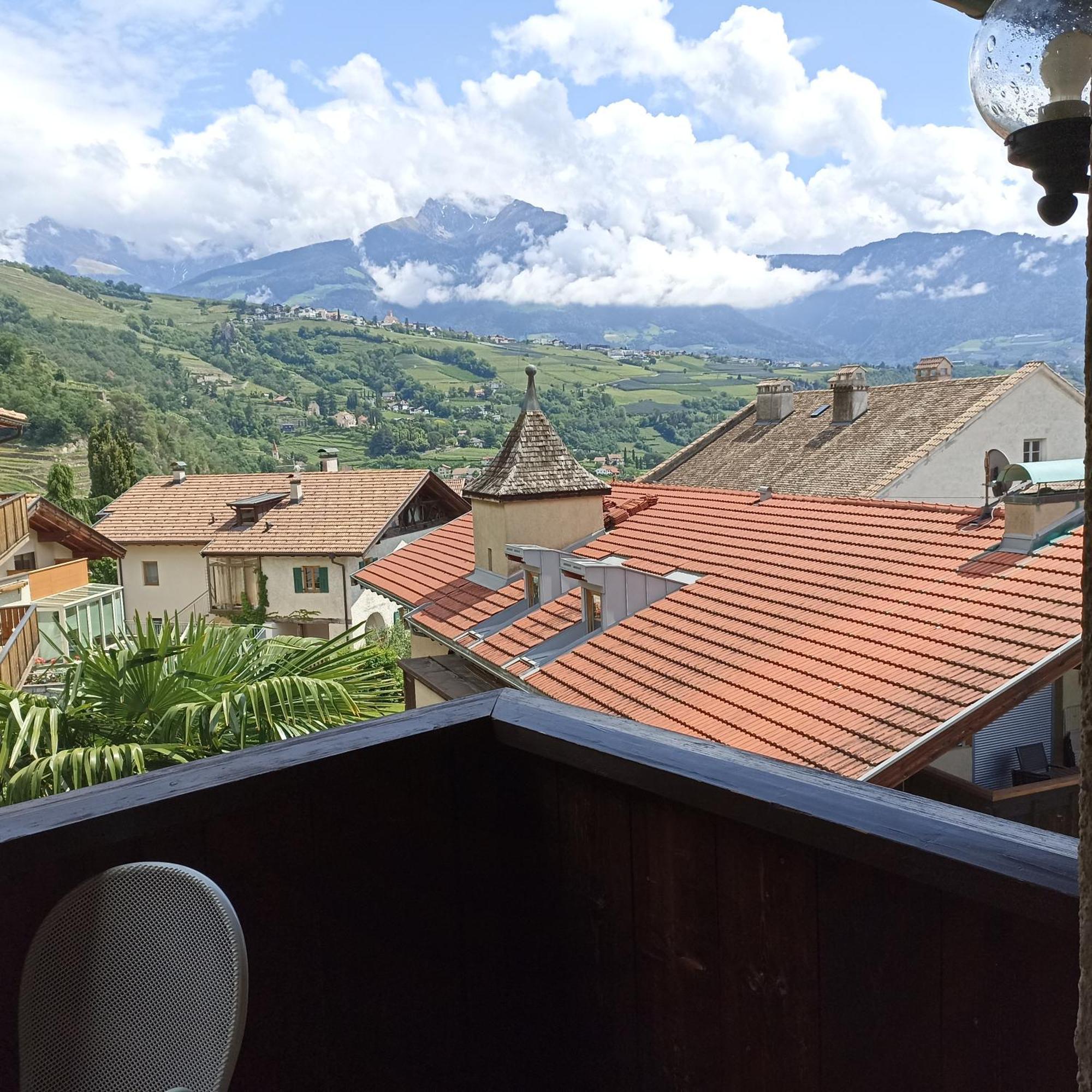 Ferienwohnungen St Hippolyt Mit Hallenbad Lagundo Exteriör bild
