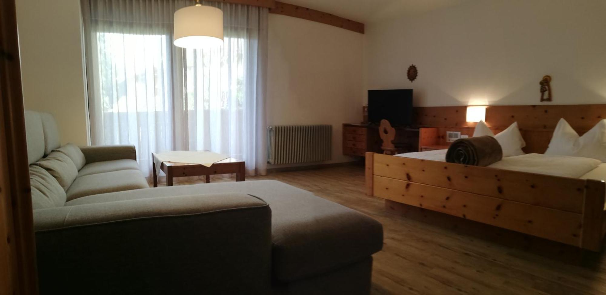 Ferienwohnungen St Hippolyt Mit Hallenbad Lagundo Exteriör bild