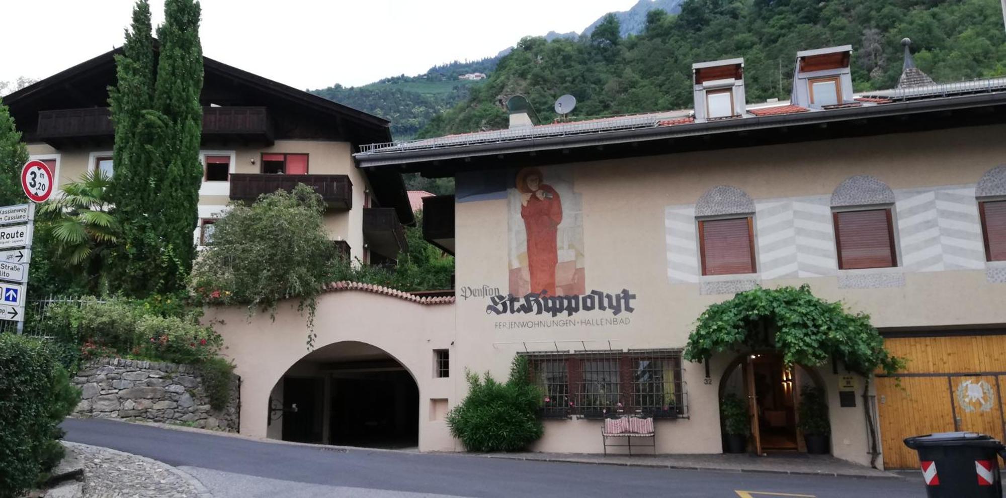 Ferienwohnungen St Hippolyt Mit Hallenbad Lagundo Exteriör bild