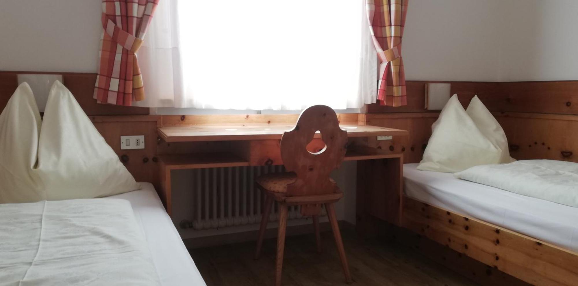 Ferienwohnungen St Hippolyt Mit Hallenbad Lagundo Exteriör bild
