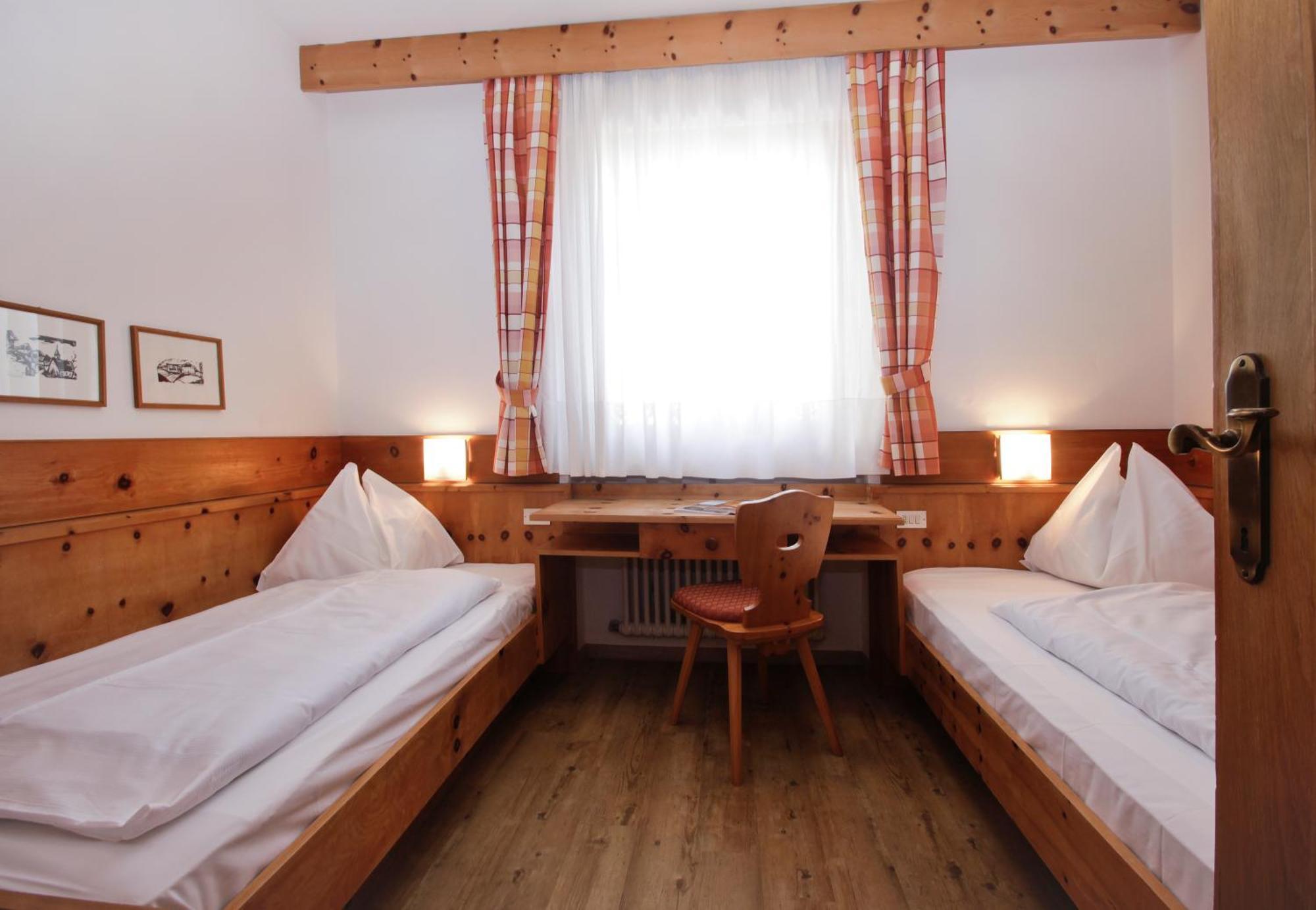 Ferienwohnungen St Hippolyt Mit Hallenbad Lagundo Exteriör bild