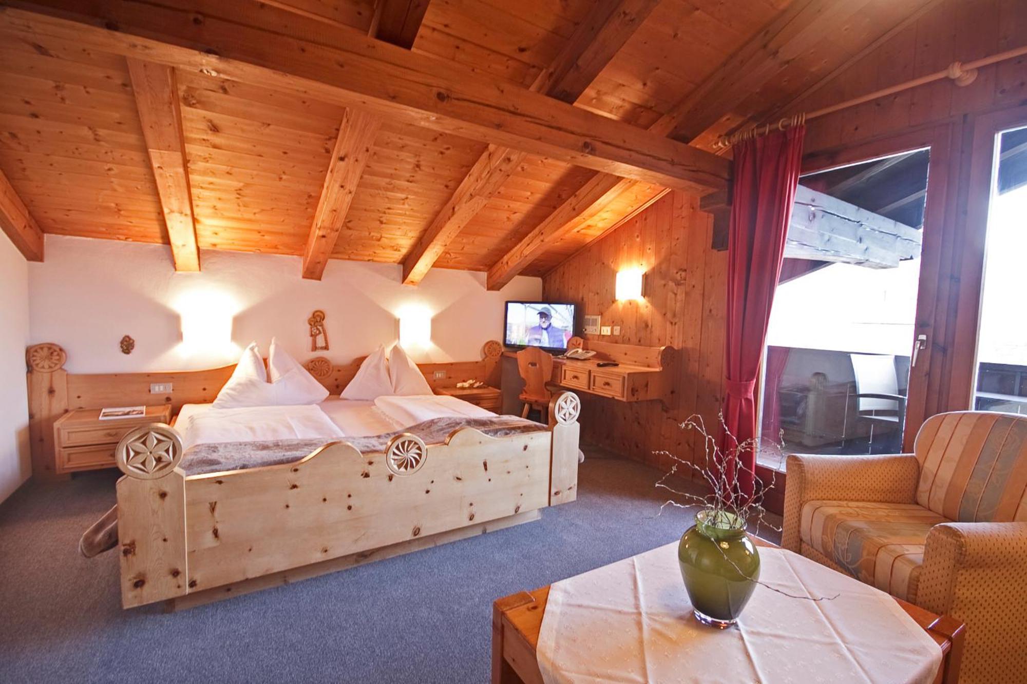 Ferienwohnungen St Hippolyt Mit Hallenbad Lagundo Exteriör bild